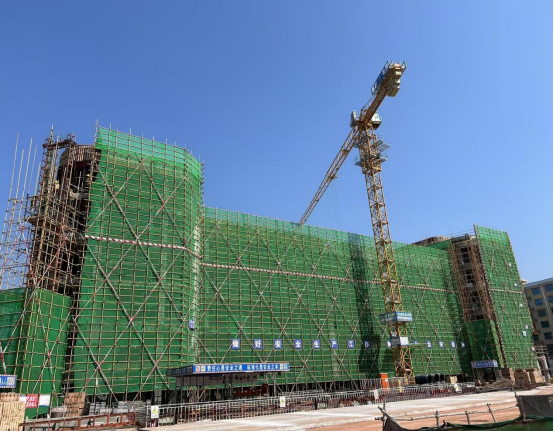 加快实施拦江中学在建项目， 为柔刚集团“效率革命”跑出安居加速度
